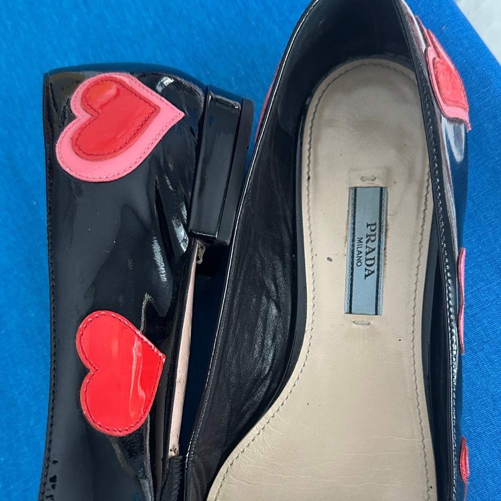 Prada Black Patent Leather Pointed Flats with Red Heart Appliqués - Picture 3 of 3